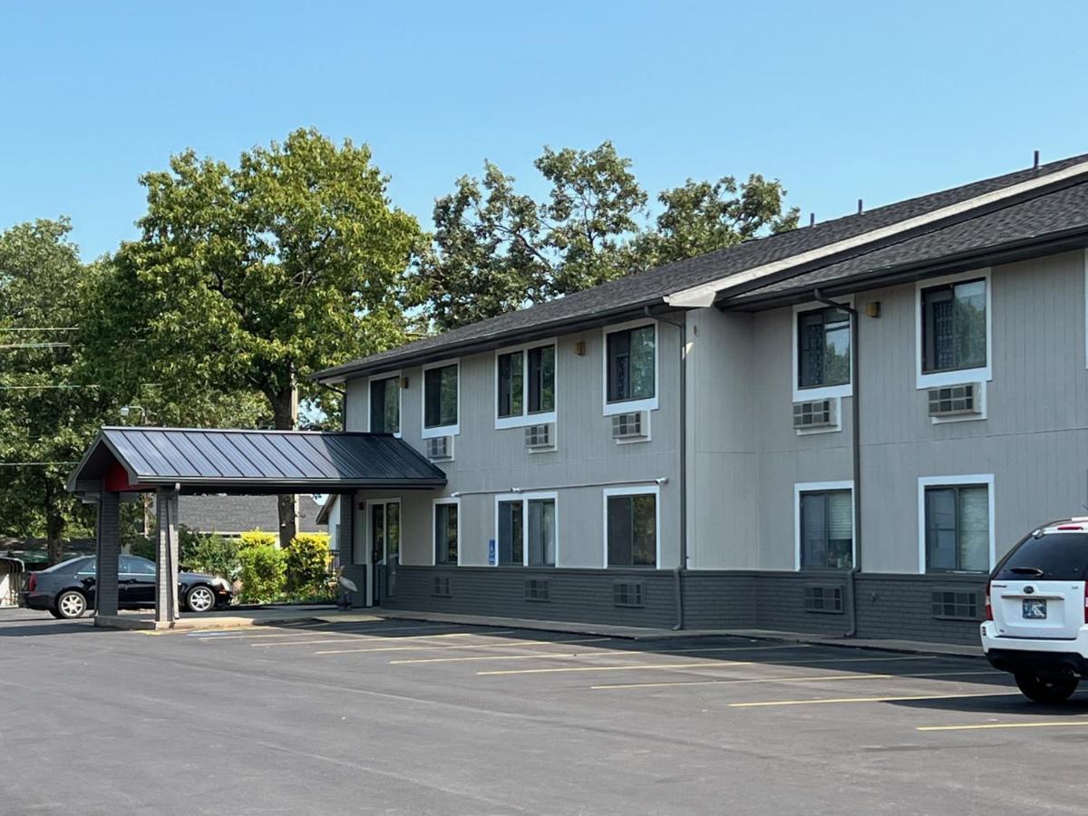 Hilltop Inn & Suites Grove Exteriör bild