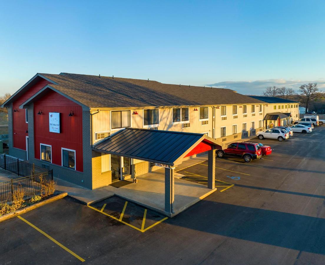 Hilltop Inn & Suites Grove Exteriör bild